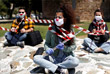 7 мая. В греческом городе Салоники прошла акция протеста работников музыкальной индустрии, требующих помощи правительства в период карантина.