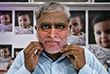 27 мая. В индийском Гандинагаре фотостудия начала печатать портреты клиентов на масках.