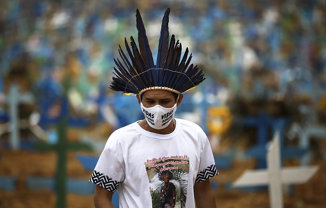 27 мая. Члены "Объединения коренных народов Бразилии" (APIB ) призвали обратить внимание на смертность в племенах. APIB зарегистрировал более 980 случаев COVID-19 и минимум 125 смертей.