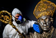 11 июня. Музей сокровищ Святого Януария в Неаполе готовится к открытию.