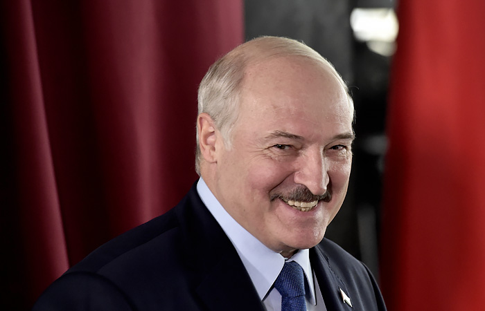 Лукашенко предложил протестующим найти работу Лукашенко предложил протестующим найти работу