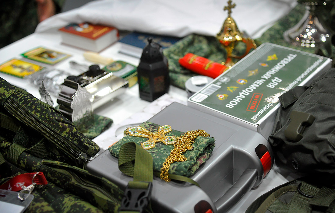 Церковная утварь на выставке вооружения в конгрессно-выставочном центре "Патриот"