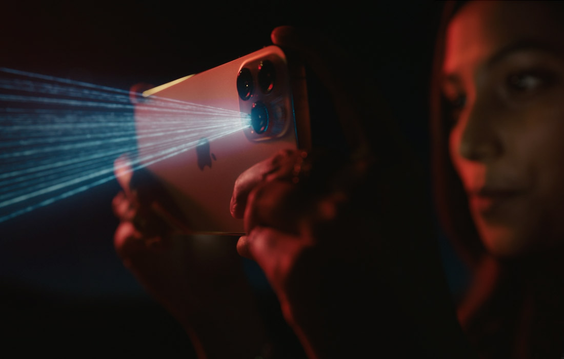 На новом iPhone 12 Pro теперь доступен сканер LiDAR, который определяет, как быстро возвращается отраженный свет, и создает на основе этих данных структурную карту пространства