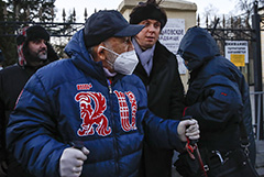 Певец Бедрос Киркоров (на первом плане) после похорон Армена Джигарханяна