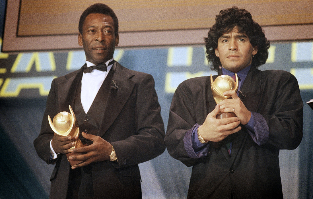 1987 год. Пеле и Марадона с трофеями в Милане. Они были и остаются сильнейшими игроками в мире. Споры о том, кто из них все же лучший из лучших, не утихают и поныне.