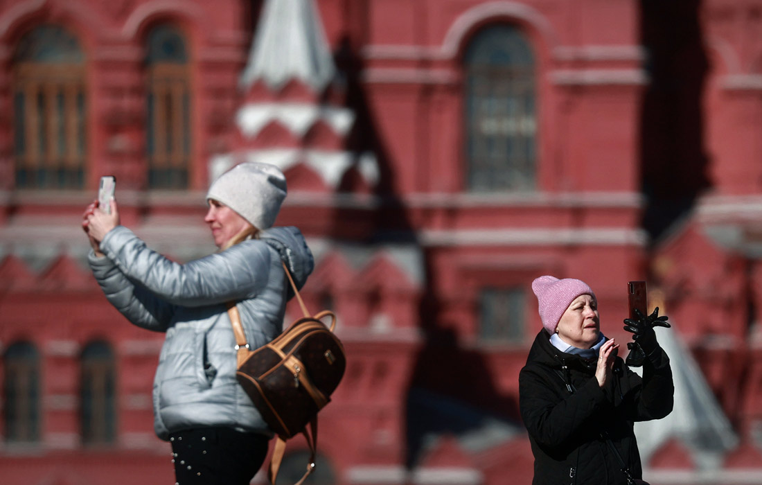 15 марта. В Москве отменили обязательное ношение медицинских масок в общественных местах и на транспорте.