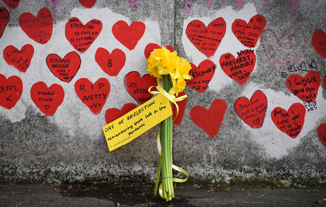 24 марта. В Великобритании спустя два года после объявления первого локдауна прошел день памяти жертв коронавируса COVID-19.