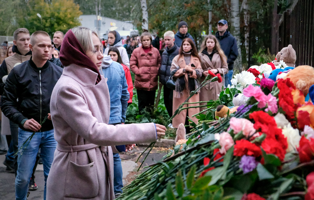 Акция памяти погибших в школе в Ижевске