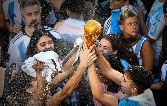 Аргентинцы празднуют победу сборной на ЧМ-2022