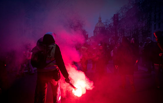 Протесты против пенсионной реформы в Париже