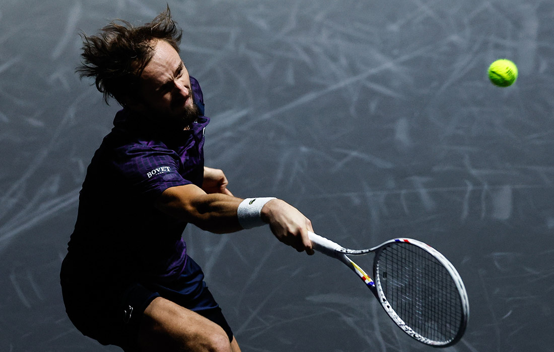 Даниил Медведев не вышел в полуфинал турнира серии "Мастерс" в Париже