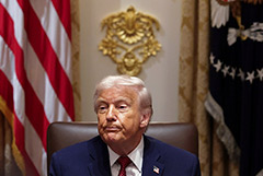 Рейтинг одобрения деятельности Трампа в США упал до 41% Рейтинг одобрения деятельности Трампа в США упал до 41%