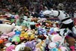 Традиционная благотворительная акция Teddy Bear Toss хоккейного клуба "Херши Беарс" в Херши, штат Пенсильвания