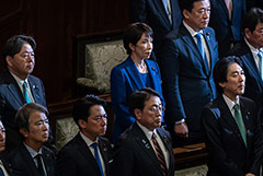 Премьер Японии распустила нижнюю палату парламента Премьер Японии распустила нижнюю палату парламента