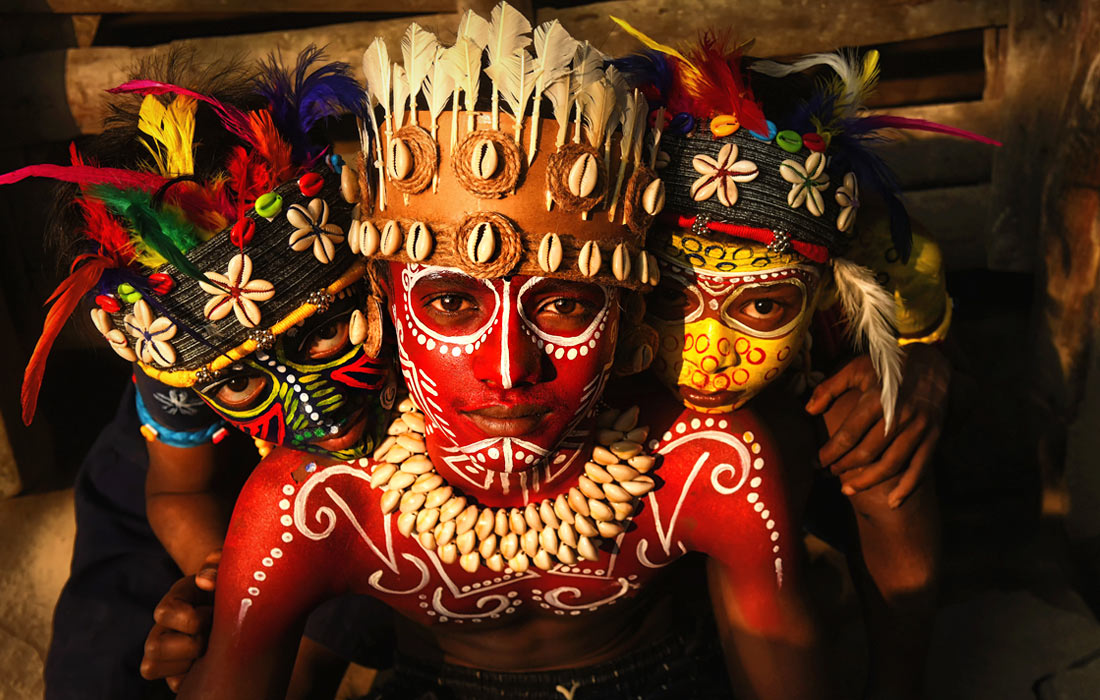 Традиционная племенная роспись лиц художниками-бахурупи в Индии