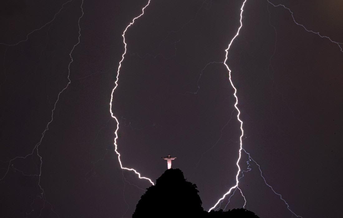 Гроза в Рио-Де-Жанейро