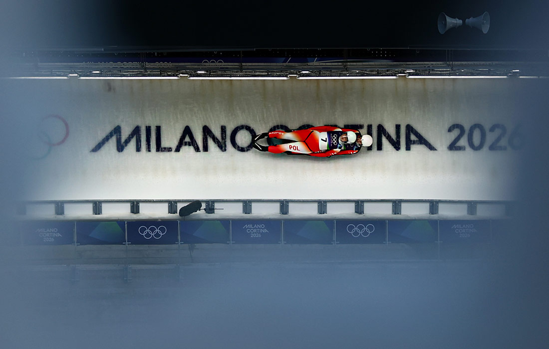 Никола Домович и Доминика Пивковска из Польши во время соревнований по санному спорту