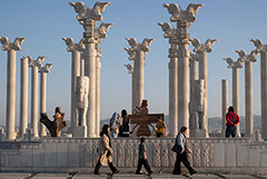 Китай рекомендовал своим гражданам покинуть Иран и не посещать его Китай рекомендовал своим гражданам покинуть Иран и не посещать его