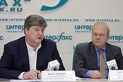 Intel, АФК "Система" и МГУ создадут сеть научных лабораторий для школьников Intel, АФК "Система" и МГУ создадут сеть научных лабораторий для школьников