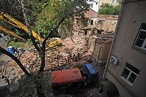 Стройку в Козихинском приостановили Стройку в Козихинском приостановили