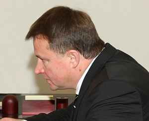 Подозреваемый Дудка косит траву Подозреваемый Дудка косит траву