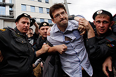 Пикеты у здания СКР Пикеты у здания СКР