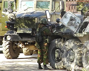 Дом с боевиками взяли штурмом Дом с боевиками взяли штурмом