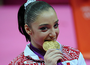 Олимпийцы начали неделю с "золота"