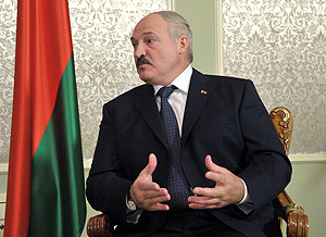 Лукашенко осудил западную демократию Лукашенко осудил западную демократию