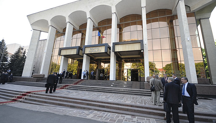 Молдавия: православные и коммунисты против геев Молдавия: православные и коммунисты против геев