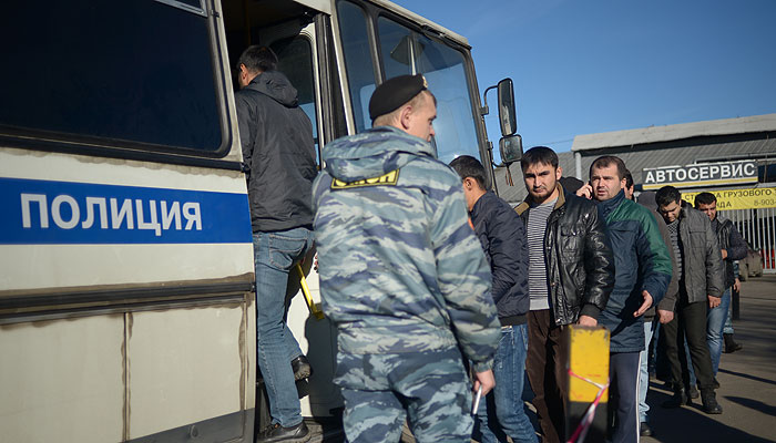 На овощебазе в Бирюлево задержаны 1200 человек На овощебазе в Бирюлево задержаны 1200 человек