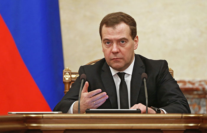 Медведев призвал украинские власти не позволять вытирать о себя ноги Медведев призвал украинские власти не позволять вытирать о себя ноги