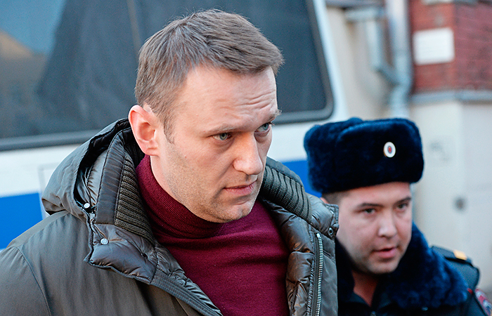 СКР требует заключить Навального под домашний арест СКР требует заключить Навального под домашний арест