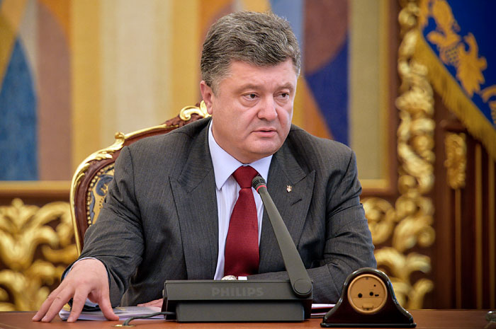 Порошенко обвинил Москву в нарушении договоренностей по гуманитарной помощи Порошенко обвинил Москву в нарушении договоренностей по гуманитарной помощи