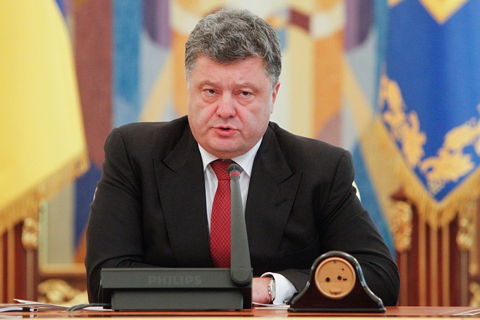 Порошенко попросил международное сообщество о военно-технической помощи Порошенко попросил международное сообщество о военно-технической помощи