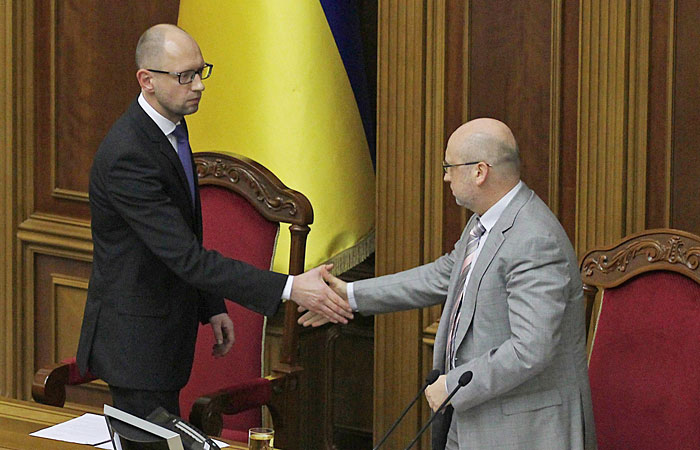 Яценюк и Турчинов возглавили партию "Народный фронт" Яценюк и Турчинов возглавили партию "Народный фронт"