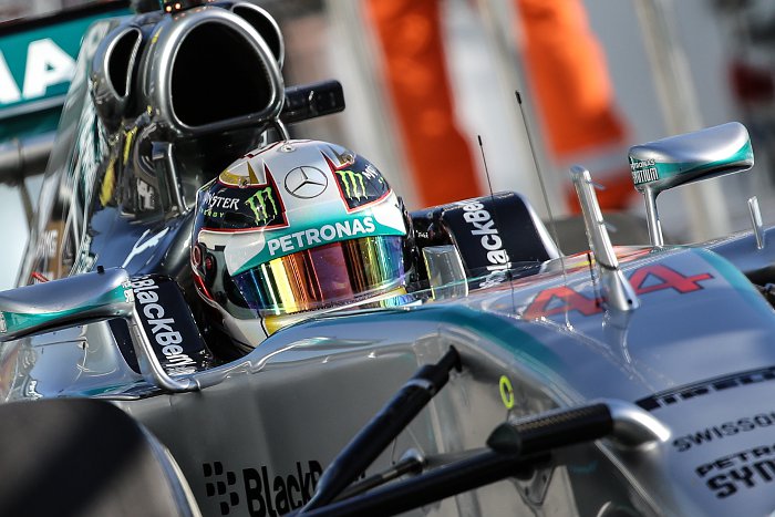 Льюис Хэмилтон будет стартовать с первой позиции на Гран-при России