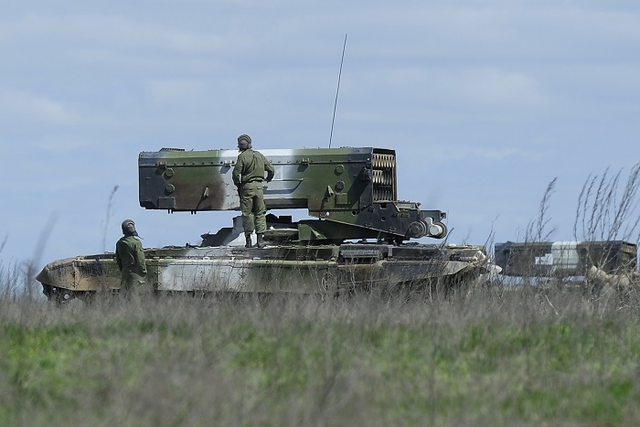 Путин поручил вернуть 17 тыс. военных с учений в Ростовской области Путин поручил вернуть 17 тыс. военных с учений в Ростовской области