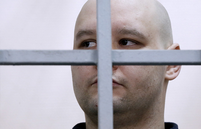 Лидера "Лиги обороны Москвы" освободили по амнистии в зале суда Лидера "Лиги обороны Москвы" освободили по амнистии в зале суда