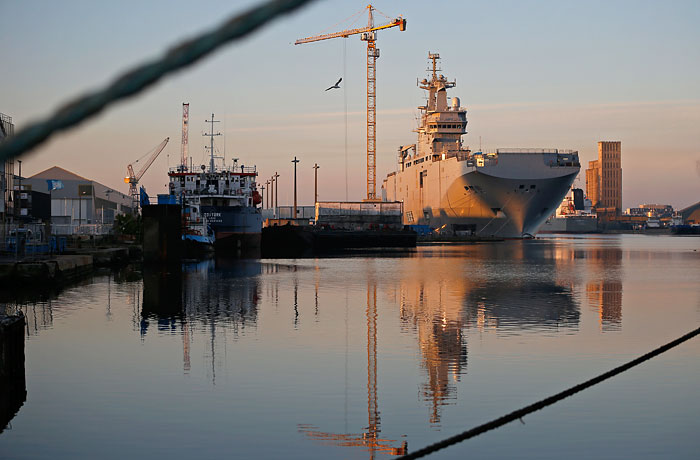 Второй "Мистраль" спущен на воду в Сен-Назере Второй "Мистраль" спущен на воду в Сен-Назере