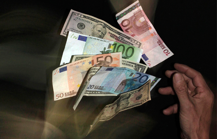 Минфин России приступил к продаже своих валютных остатков Минфин России приступил к продаже своих валютных остатков