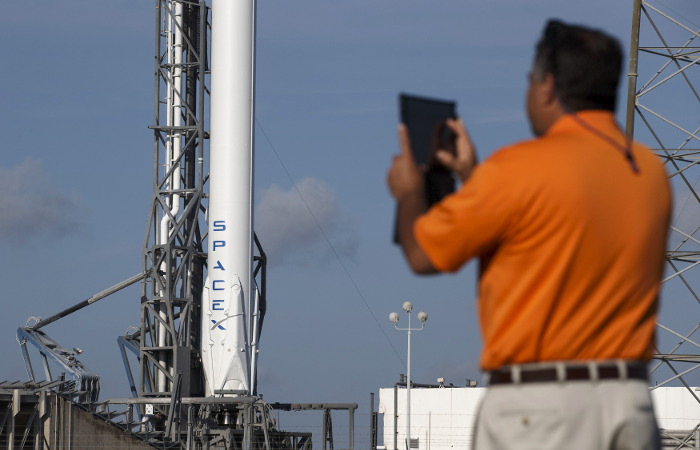 Многоразовая ступень ракеты Falcon 9 не смогла успешно приземлиться Многоразовая ступень ракеты Falcon 9 не смогла успешно приземлиться