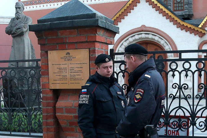 СКР рассказал о связанном с обысками в Третьяковке деле о контрабанде картин СКР рассказал о связанном с обысками в Третьяковке деле о контрабанде картин