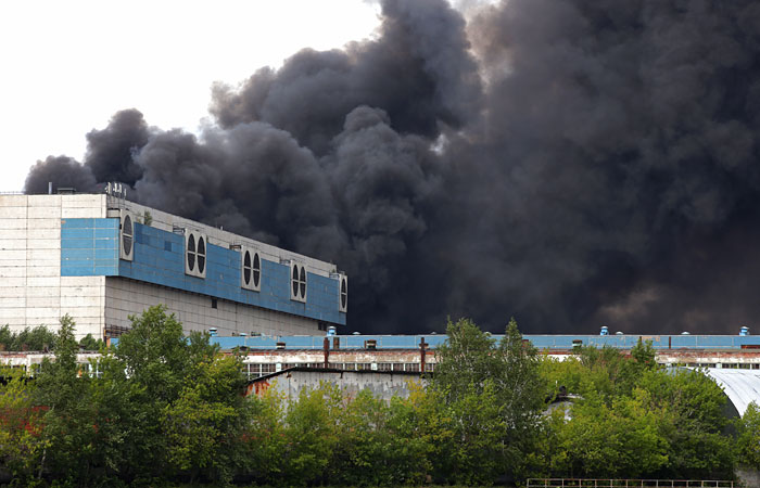 Площадь пожара на территории ЗИЛа в Москве выросла до 2 тысяч кв. м Площадь пожара на территории ЗИЛа в Москве выросла до 2 тысяч кв. м