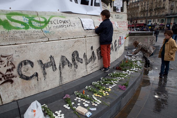 Charlie Hebdo больше не интересуется сатирой на религию Charlie Hebdo больше не интересуется сатирой на религию