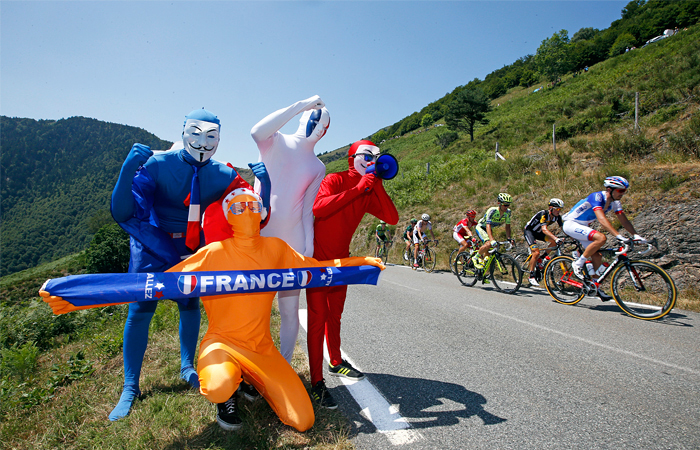 Болельщики во время велогонки "Тур де Франс"