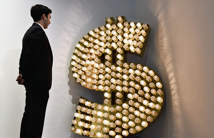 Доллар впервые с 20 марта превысил 60 рублей Доллар впервые с 20 марта превысил 60 рублей