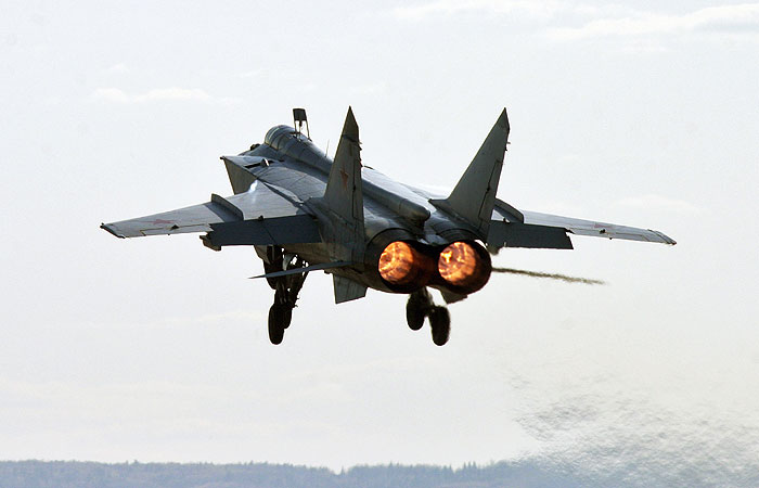 Российские МиГ-31БМ впервые совершили перелет на дистанцию четыре тысячи километров Российские МиГ-31БМ впервые совершили перелет на дистанцию четыре тысячи километров