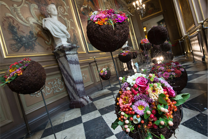 В центре Брюсселя открылась выставка цветов Flowertime-2015 В центре Брюсселя открылась выставка цветов Flowertime-2015