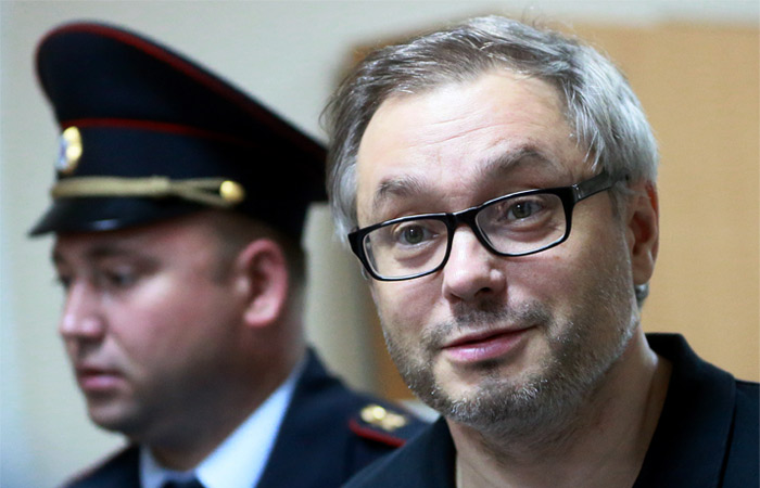 Бывшего сенатора Фетисова отпустили под домашний арест Бывшего сенатора Фетисова отпустили под домашний арест